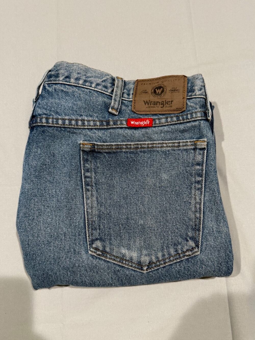 Wrangler Authentics 96501DS Jeans Mens 38x32 Regular Fit 100% Cotton Blue